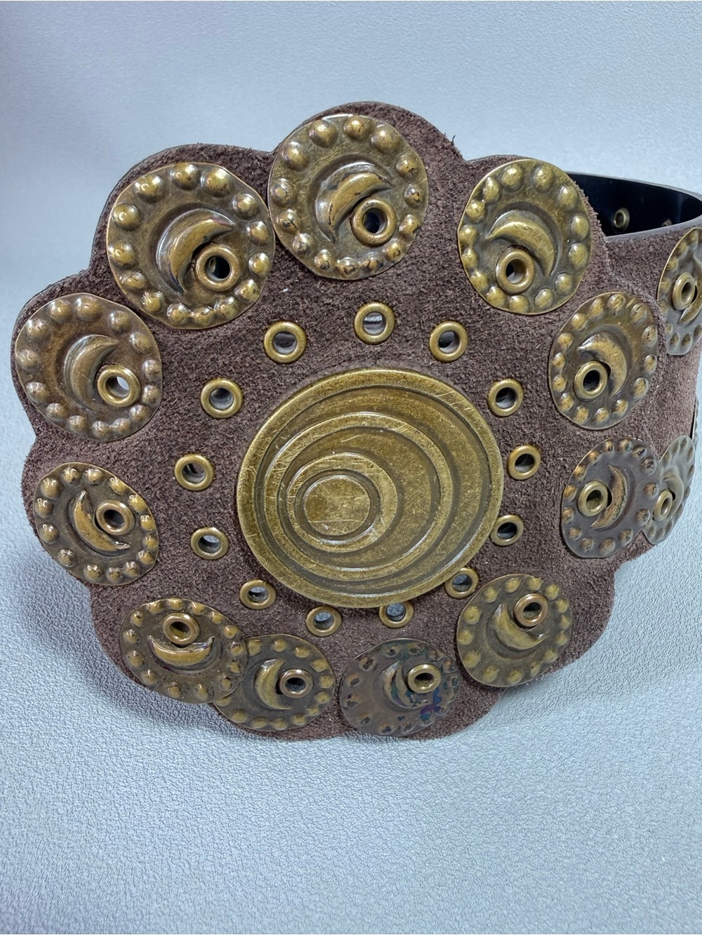 Lake Shore Drive Vintage Brown Leather and Brass Decorative Waist Belt - Picture 8 of 11